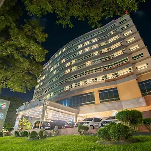 Hotel Xenia Clark, Clark Field